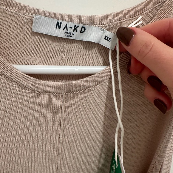 NA-KD Ella Rose Elegant Beige Sleeveless Maxi Dress - Picture 5 of 7